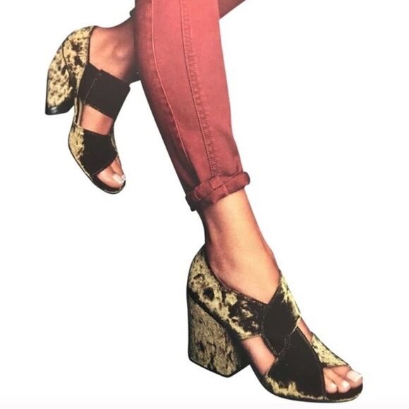 New in box - Cabi Interlock Block crushed velvet heel size 7 - Picture 3 of 8